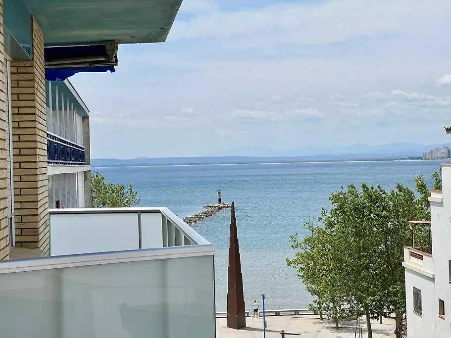 Moderno Y Amplio Apartamento En El Centro De Roses 0*,  Spain
