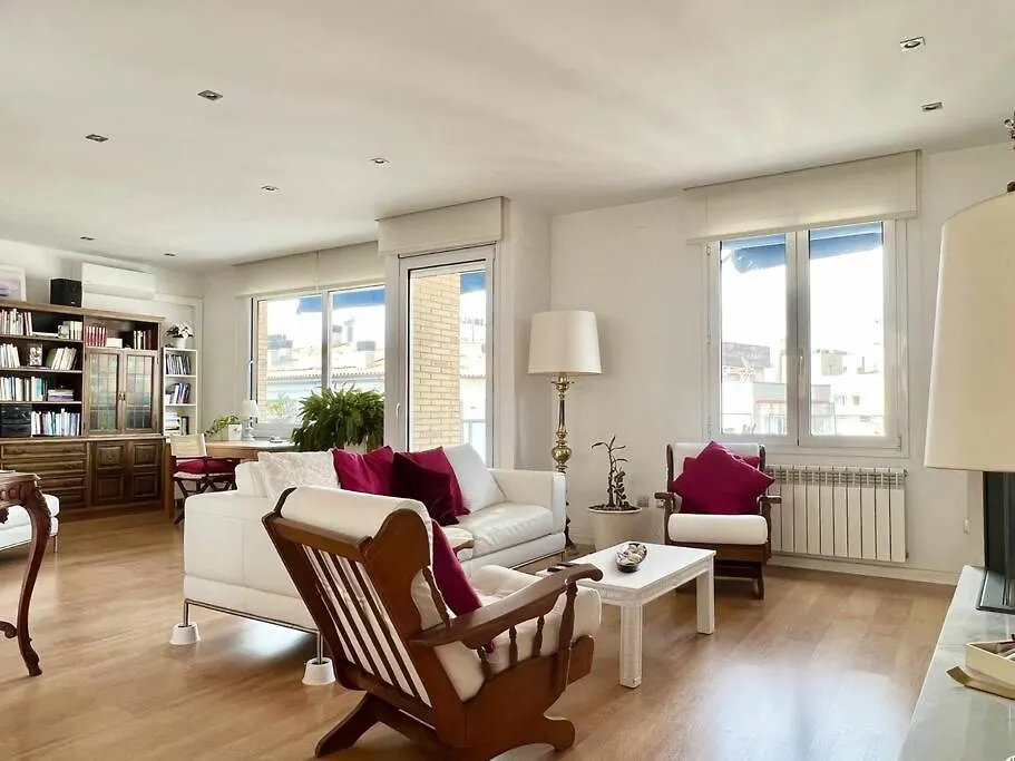 Moderno Y Amplio Apartamento En El Centro De Roses